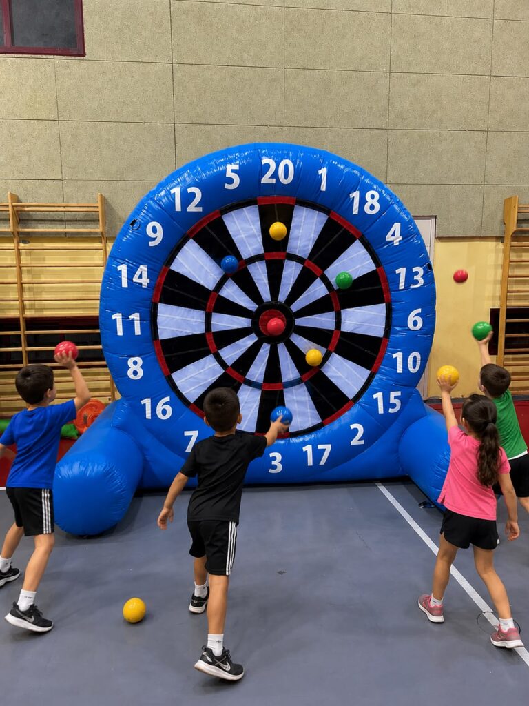מתנפחים ושולחנות משחק לאירועים